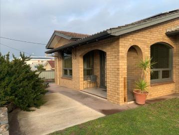 Fully furnished seaside living!