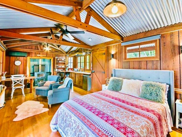 Fully Furnished, Self Contained Timber Cabin in Montville with Stunning Lake Views