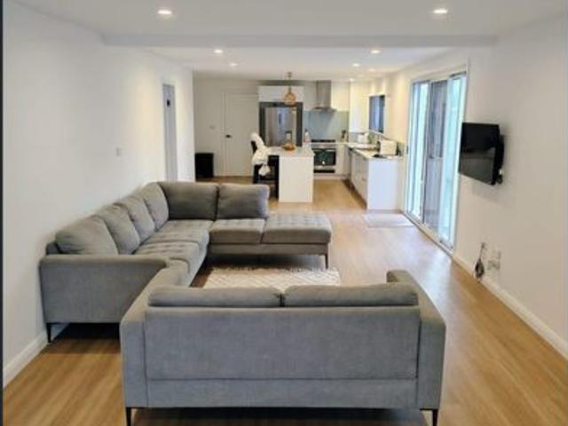 Fully Furnished Shared Lower Duplex in Narrabeen Available 1st Sept $550/wk
