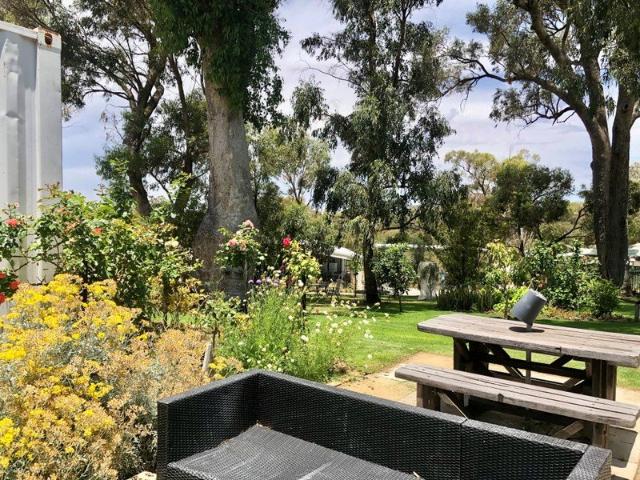 Fully furnished short stay unit Lakeside Lodge Baldivis Short Stay