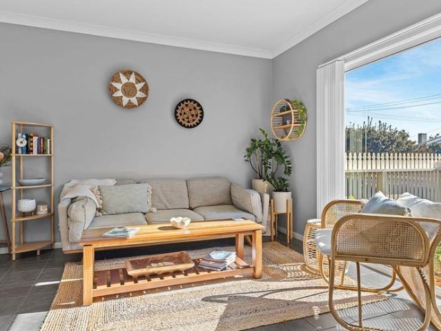 Fully furnished short term | Beachside retreat | All bills included | Pet Friendly