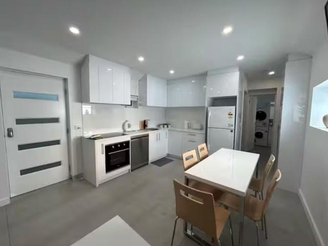 Fully Furnished Single Level Living in Prime St Kilda East Location