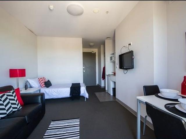 FULLY FURNISHED, SINGLE STUDIO APARTMENT AVALIABLE FROM OCTOBER