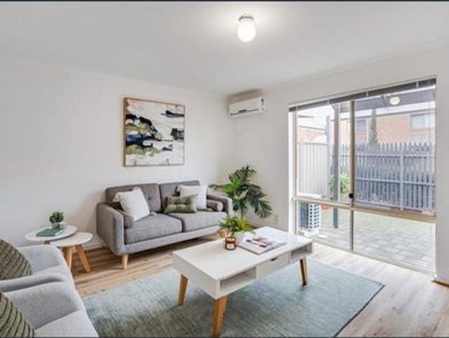 FULLY FURNISHED SPACIOUS 3 BEDROOM TOWNHOUSE | CLOSE TO ADELAIDE CBD