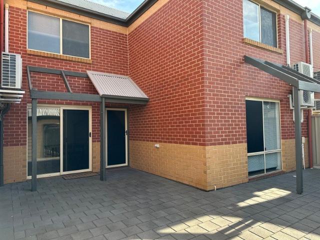FULLY FURNISHED SPACIOUS 3 BEDROOM TOWNHOUSE | CLOSE TO ADELAIDE CBD