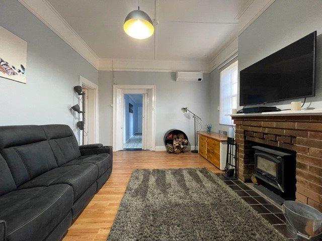 FULLY FURNISHED spacious 2 bedroom apartment in town
