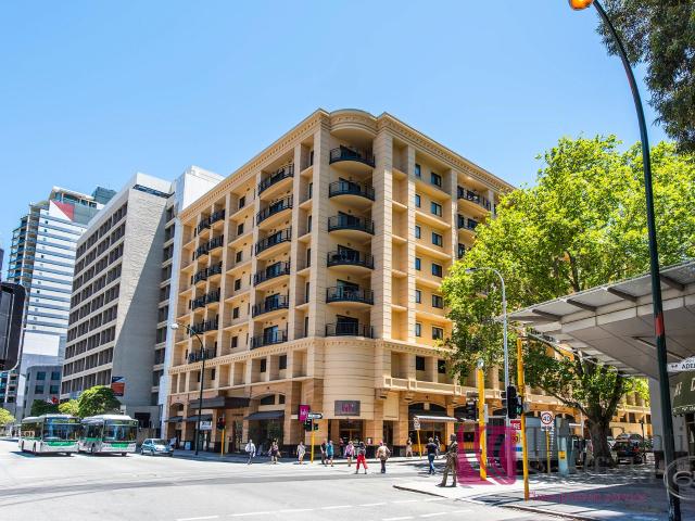 FULLY FURNISHED SPACIOUS APARTMENT!
