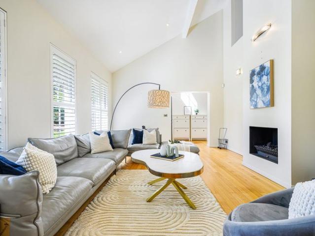 Fully Furnished Spacious Retreat in Turramurra with Pool & Tennis Court