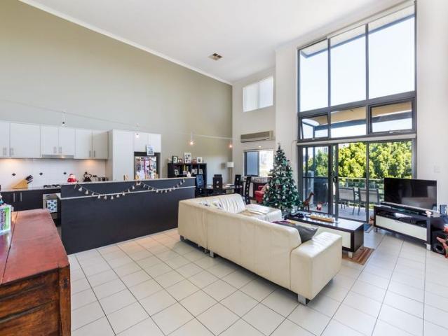 FULLY FURNISHED SPLIT LEVEL APARTMENT WITH CITY & PARK VIEWS!