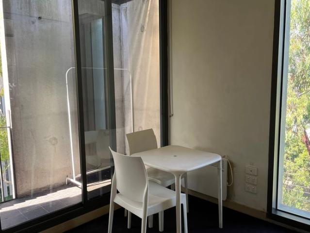 Fully furnished Student Studio at the heart of Box Hill!