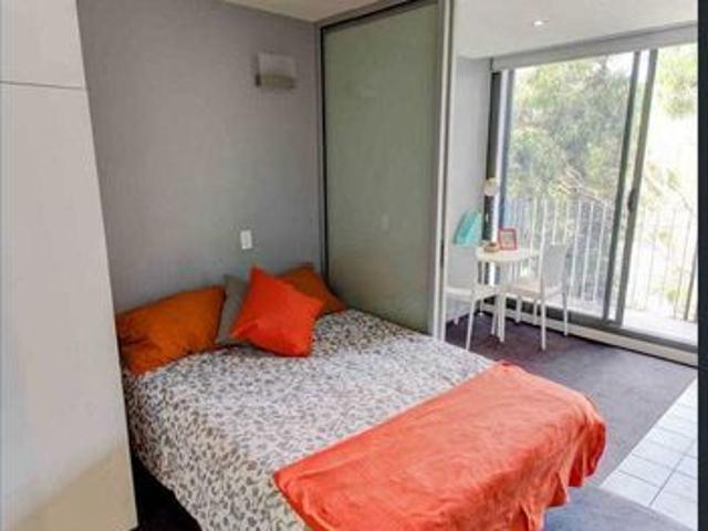 Fully furnished Student Studio with A/C at the heart of Box Hill!