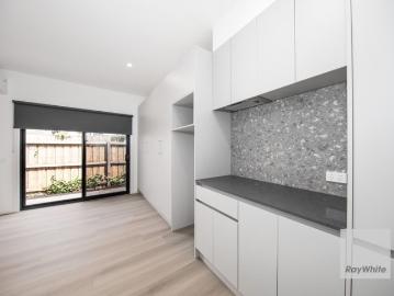 Move In Ready Private Studio Fully Furnished, All Bills Included Melton South