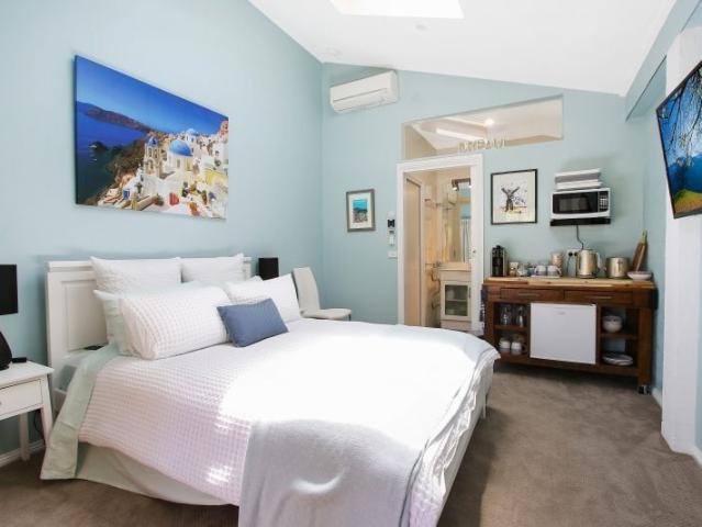 FULLY FURNISHED STUDIO APARTMENT