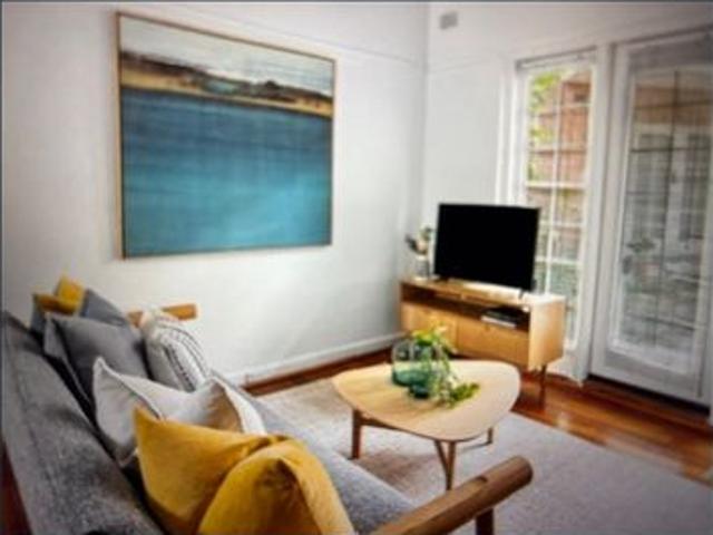 Fully furnished studio apartment East Melbourne