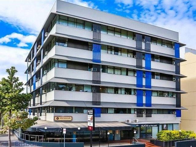 Fully furnished Studio apartment in the heart of Brisbane