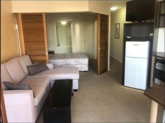 Fully Furnished Studio Apartment in Broadbeach CBD