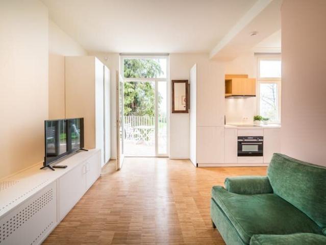 Fully furnished studio bright and clean