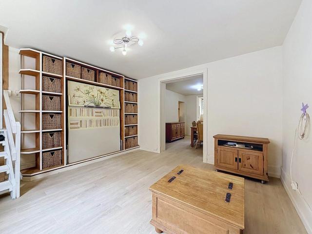 FULLY FURNISHED STUDIO COMPLETELY RENOVATED !