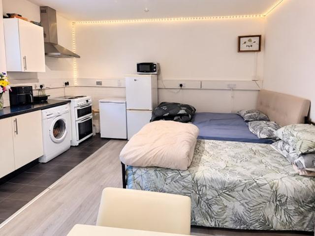 Fully Furnished Studio Flat – Manor Park E12 5JG
