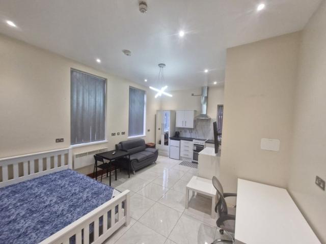 Fully Furnished Studio Flats for Students