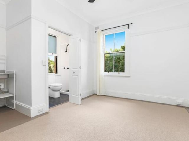 FULLY FURNISHED STUDIO IN A PRIME PETERSHAM LOCATION WITH BILLS INCLUDED