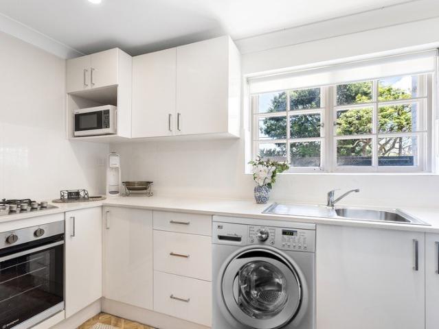Fully Furnished Studio in Bellevue Hill Utilities Included