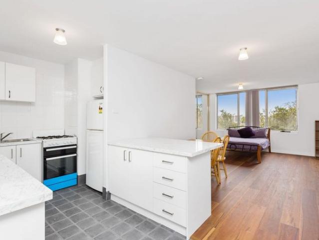 FULLY FURNISHED STUDIO IN EAST PERTH
