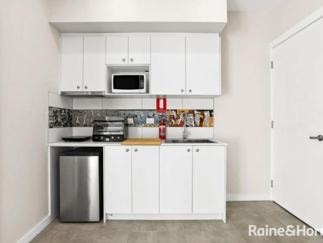 Fully Furnished Studio In Prime Location!