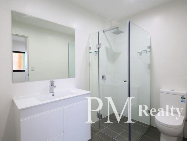 FULLY FURNISHED STUDIO IN THE HEART OF PETERSHAM