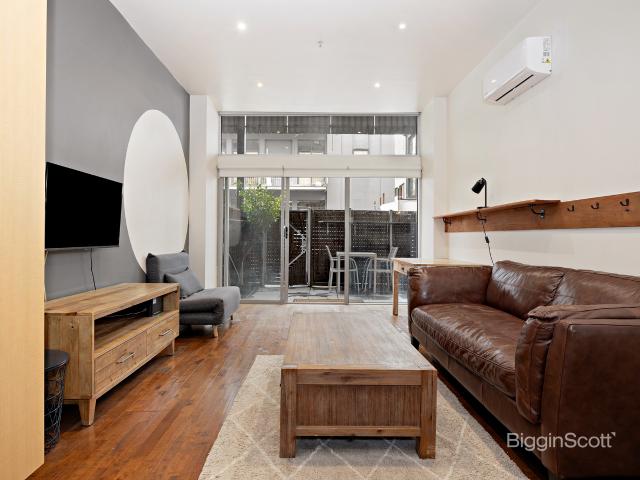 FULLY FURNISHED STUDIO IN THE HEART OF RICHMOND!
