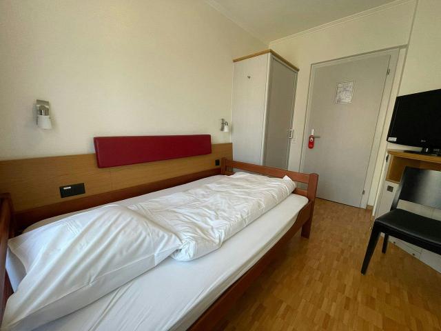 Fully Furnished Studio in Zurich – Central & Move In Ready, Zurich Amsterdam Apartments for Rent