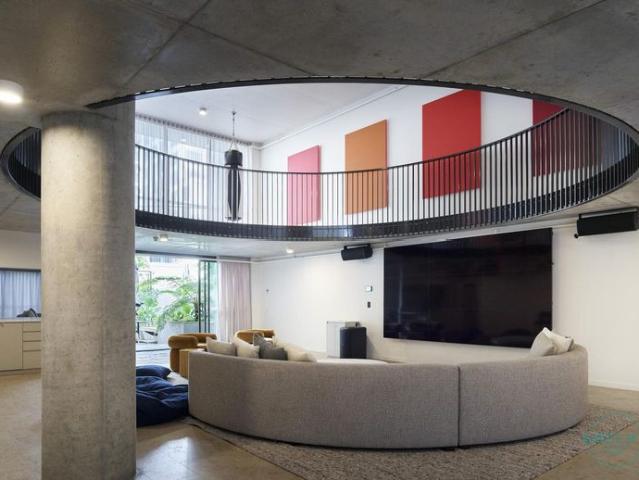Fully Furnished Studio Style Apartment in the Vibrant James St Precinct