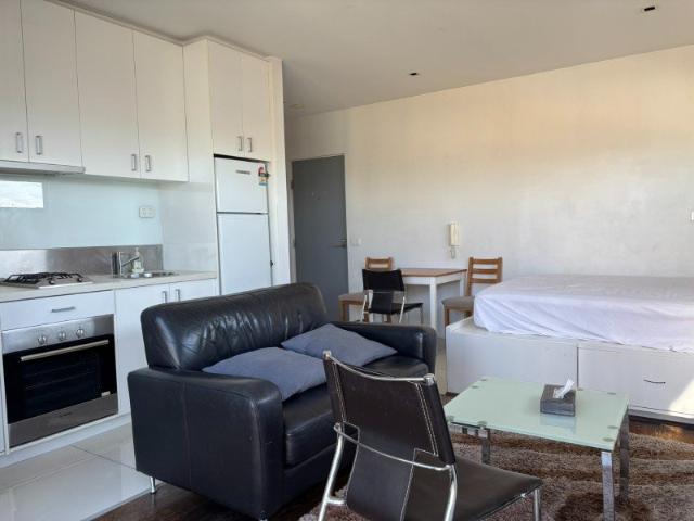 FULLY FURNISHED STUDIO WITH CAR PARK IN PRAHRAN min. lease period of 6 mos