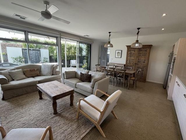 FULLY FURNISHED, STUNNING, MODERN ARCHITECTUAL 3 BR HOME AVAILABLE NOW!