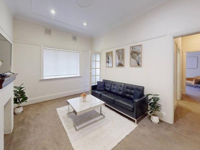 Fully furnished Stylish 3 Bedroom SemiStyle Apartment in Bondi Junction