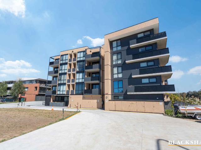Fully Furnished Stylish Two Bedroom Apartment with Mountain Views