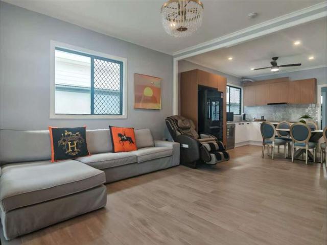 FULLY FURNISHED Stylish & Convenient Living in the Heart of Murarrie