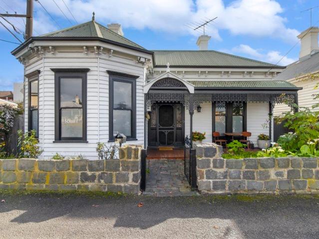 Fully Furnished Stylish Home in the Heart of Geelong
