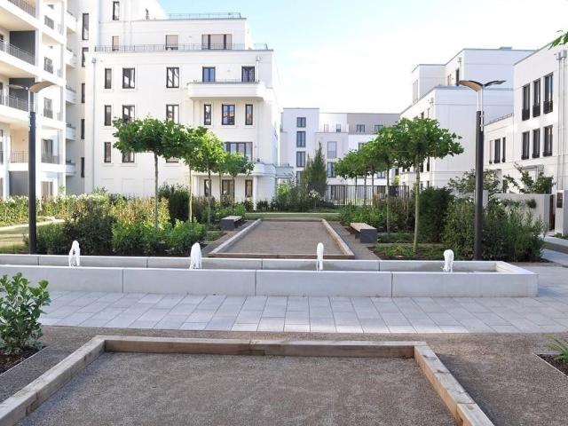 Fully furnished, stylish le Flair Maisonette flat Pemepelfort Parking Internet, Dusseldorf Amsterdam Apartments for Rent