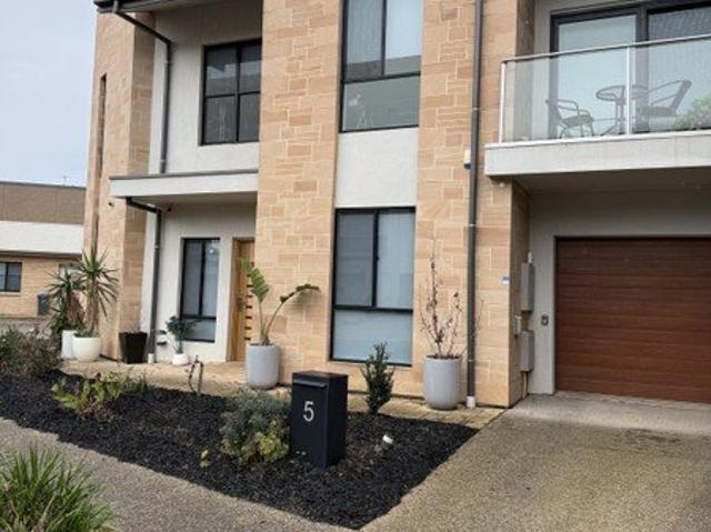 Fully furnished Stylish Modern Townhouse