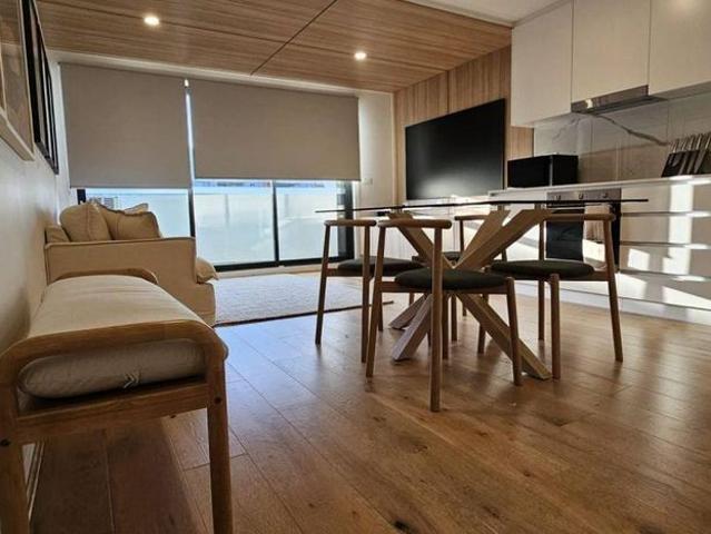 Fully furnished| Sub Penthouse Living in the Heart of Braddon and City | Views to Black Mountain