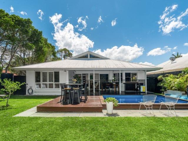 Fully Furnished Suffolk Park Retreat with Pool & Wifi Included