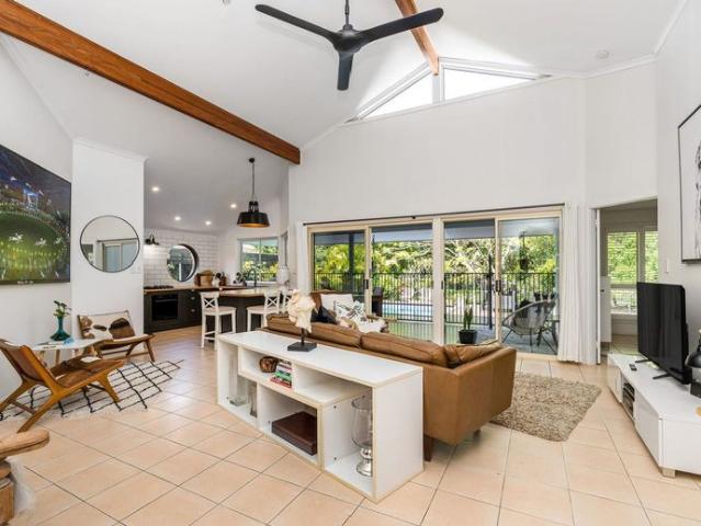 Fully Furnished Suffolk Park Retreat with Pool & Wifi Included