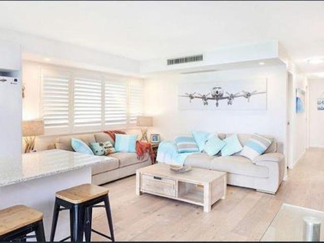 FULLY FURNISHED Sunlit Riverfront Retreat on Parkyn Parade
