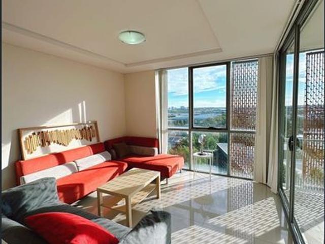 Fully Furnished Super convenient & affordable single bedroom! Closed to Train station, Shopping centre & Restaurant!