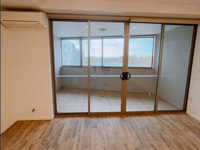 Fully Furnished Super convenient & Affordable 2B2B! Closed to Restaurant & Supermarket & Bus Station!