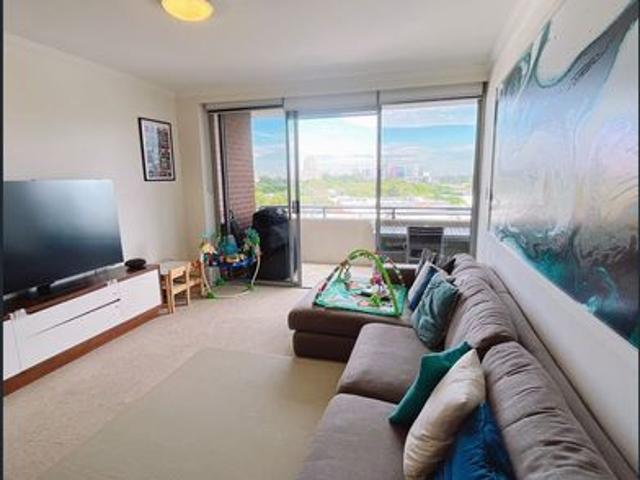 Fully Furnished Super Convenient & affordable 2B2B! Closed to Restaurant, Supermarket, Train Station, Bus Station, UNSW, USYD!