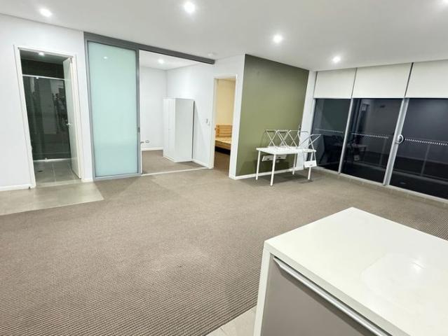 Fully Furnished Super convenient & affordable 3B2B! Closed to restaurant & supermarket & bus station