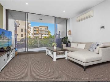 Fully Furnished Super convenient & affordable 3B2B! Closed to restaurant & supermarket & bus station