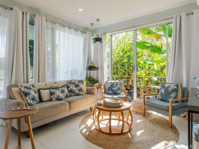 FULLY FURNISHED SWIM OUT APARTMENT